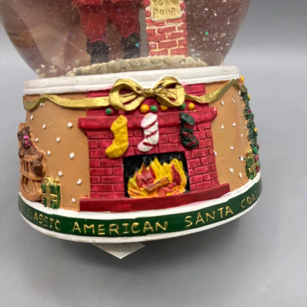 Classic American Santa Collection Musical Snow Globe Fireplace‎ Christmas Scene
